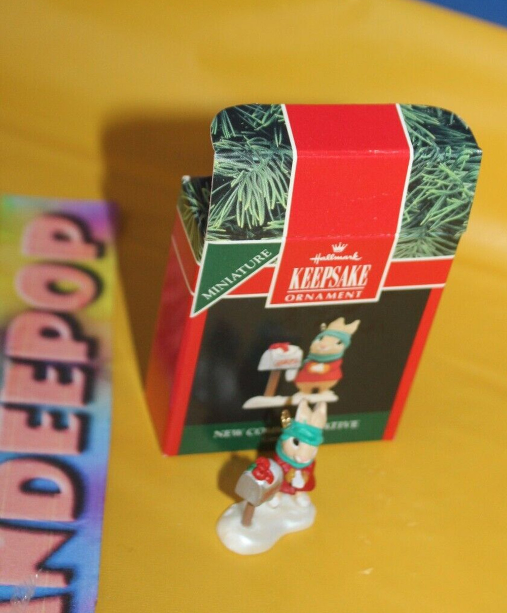 Hallmark Commemorative Grandma Ser 1 Miniature Holiday Ornament 1992
